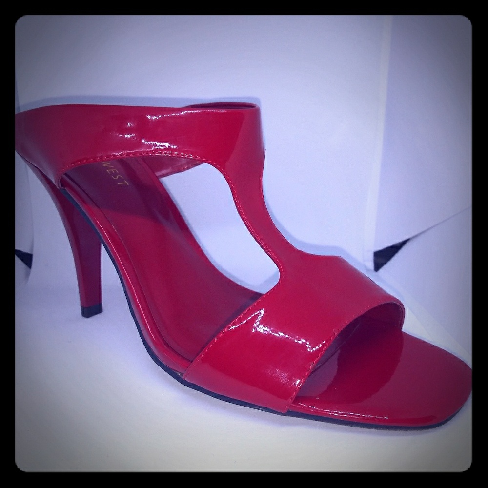 Nine West size 7 shoe red